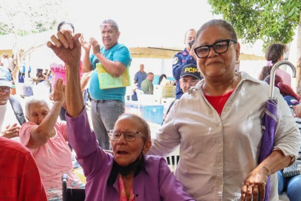 Más de 60 familias recibien ayudas humanas en jornada social en Francisco Eugenio Bustamante