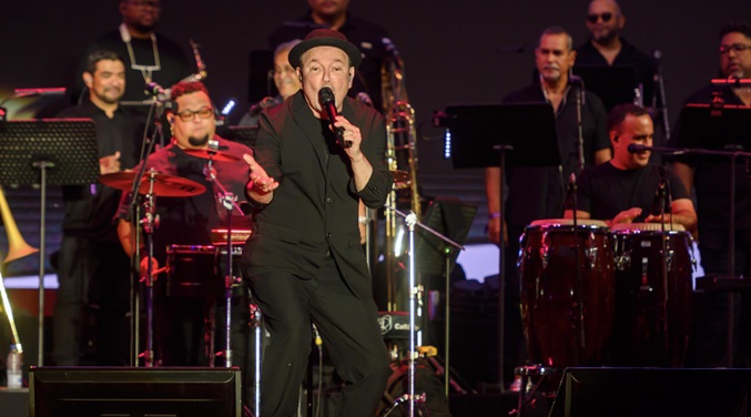 ​Rubén Blades hace vibrar a Sevilla con su legendaria salsa