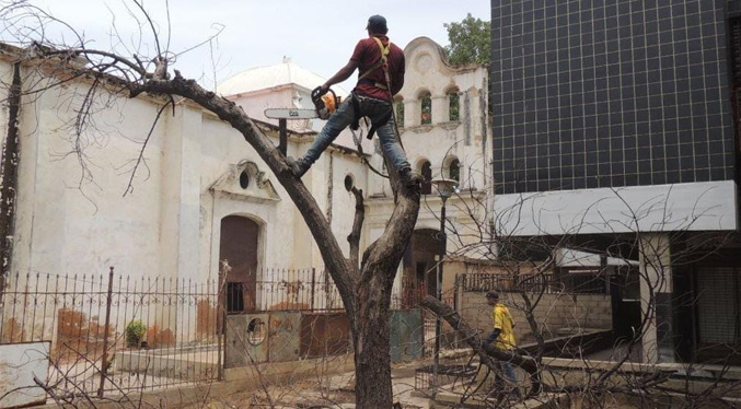 Alcaldía de Maracaibo retira más de 80 toneladas de desechos en el templo de San Felipe Neri