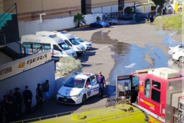 Incendio destruye por completo un local comercial en el Hotel Tibisay