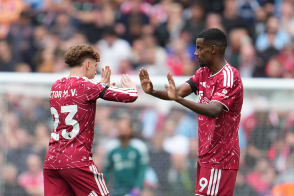 Liverpool empata ante Nottingham Forest y sigue sin ganar con Iraola