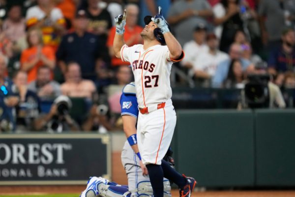 Jonrón de José Altuve resulta insuficiente en caída de Astros