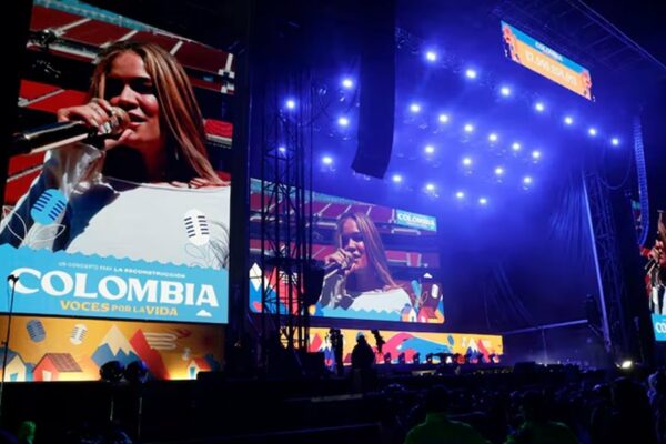 Karol G dona $1,2 millones para damnificados por terremoto en Colombia