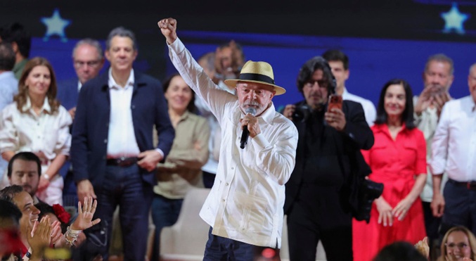 Lula  lanza su candidatura presidencial en Brasil para la reelección