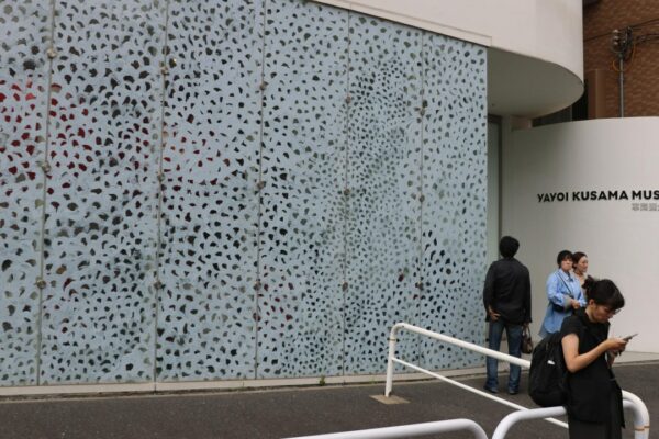 Muere la artista japonesa Yayoi Kusama a los 97 años