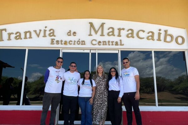 Tranvía de Maracaibo lleva a niños de Cabimas a disfrutar de la Vereda del Lago