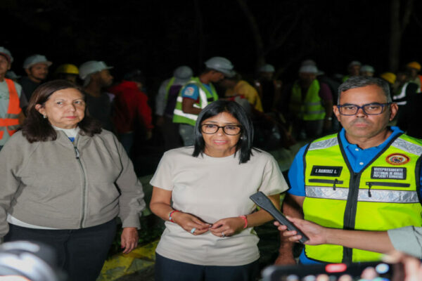 Delcy Rodríguez inspeccionó trabajos de limpieza tras lluvias en Caracas