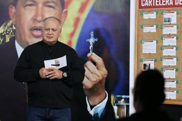 Cabello arremete contra el “chavismo originario” tras críticas al gobierno interino