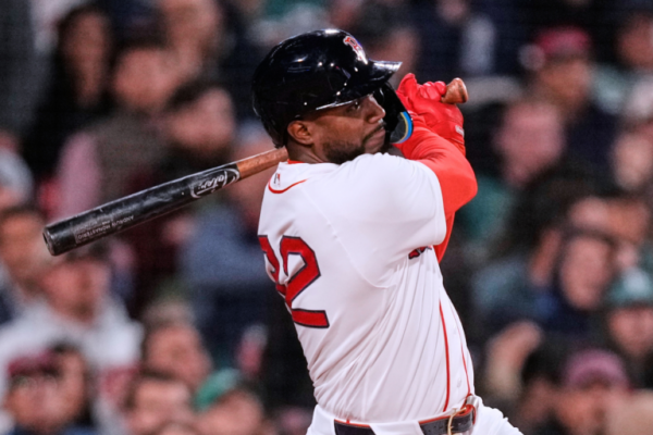 Hit de Andruw Monasterio impulsa la victoria de Boston
