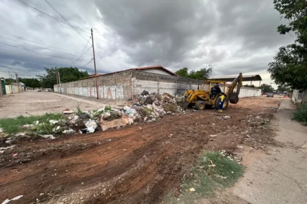 Alcaldía de Maracaibo eliminó punto crítico de basura en Raúl Leoni