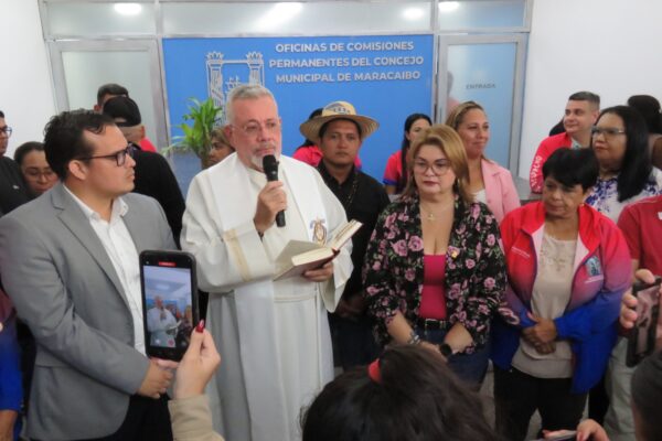 Dessiree Fernández entrega oficinas de comisiones permanentes rehabilitadas y climatizadas en el Concejo Municipal de Maracaibo