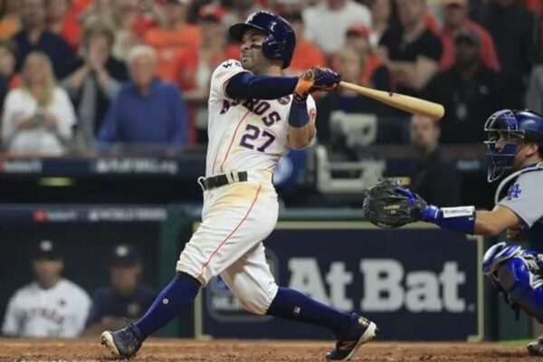 José Altuve llega a 7 juegos multihits en la temporada y a 715 en su carrera