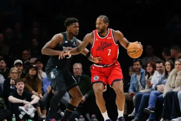 Kawhi Leonard renueva con Toronto Raptors por dos años y 115 millones