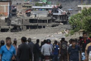 Nepal enfrenta una tragedia sin precedentes: mil 252 muertos y solo 95 cuerpos entregados a sus familias