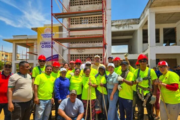 Luis Caldera activa la rehabilitación integral de un liceo en Lagunillas