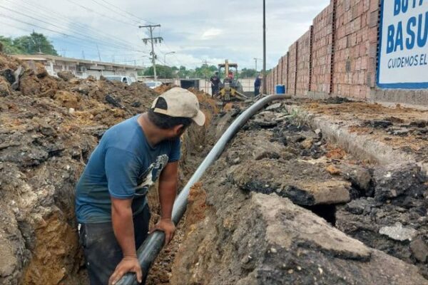 Hidroven sustituye 120 metros de tubería de 4 pulgadas para optimizar el servicio de agua en Zulia