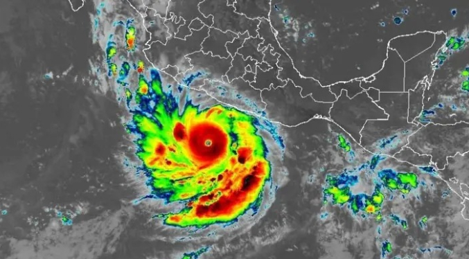 Huracán Polo amenaza a México con dos impactos de alta peligrosidad