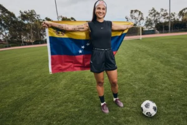 Tigres Femenil oficializa el fichaje estelar de Deyna Castellanos