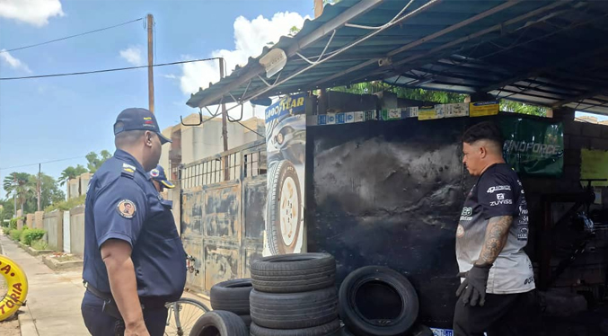 Polimaracaibo despliega operativo para despejar pasos peatonales obstruidos por neumáticos