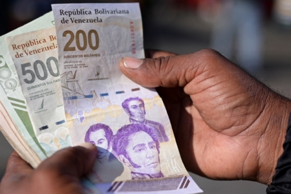 69% de los venezolanos prefiere fortalecer el Bolívar como moneda