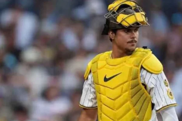 Ethan Salas hace historia al debutar en postemporada de MLB