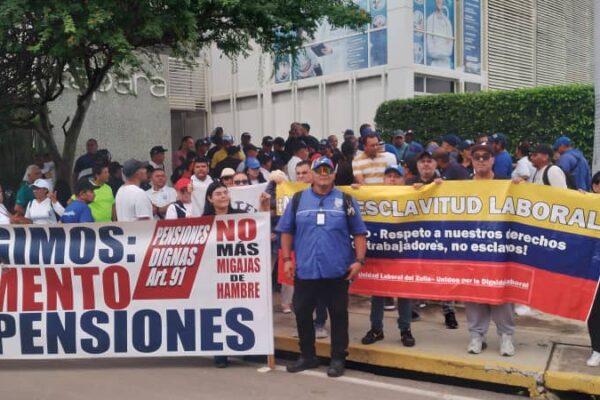 Sectores Laborales del Zulia protestaron frente a Fedecámaras por mesa de Consensos