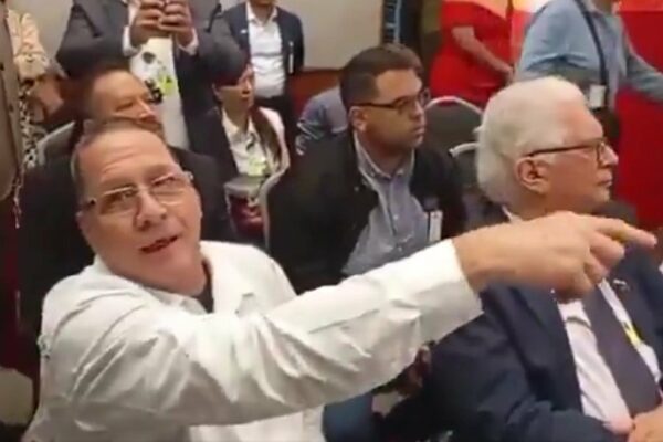 Jesús Farías y Tania Díaz increpan a Petro en México por declaraciones sobre la captura de Maduro