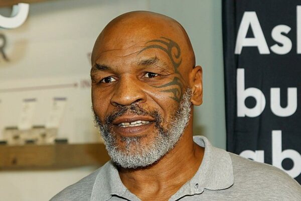 Mike Tyson en el centro de un litigio por una paloma gigante